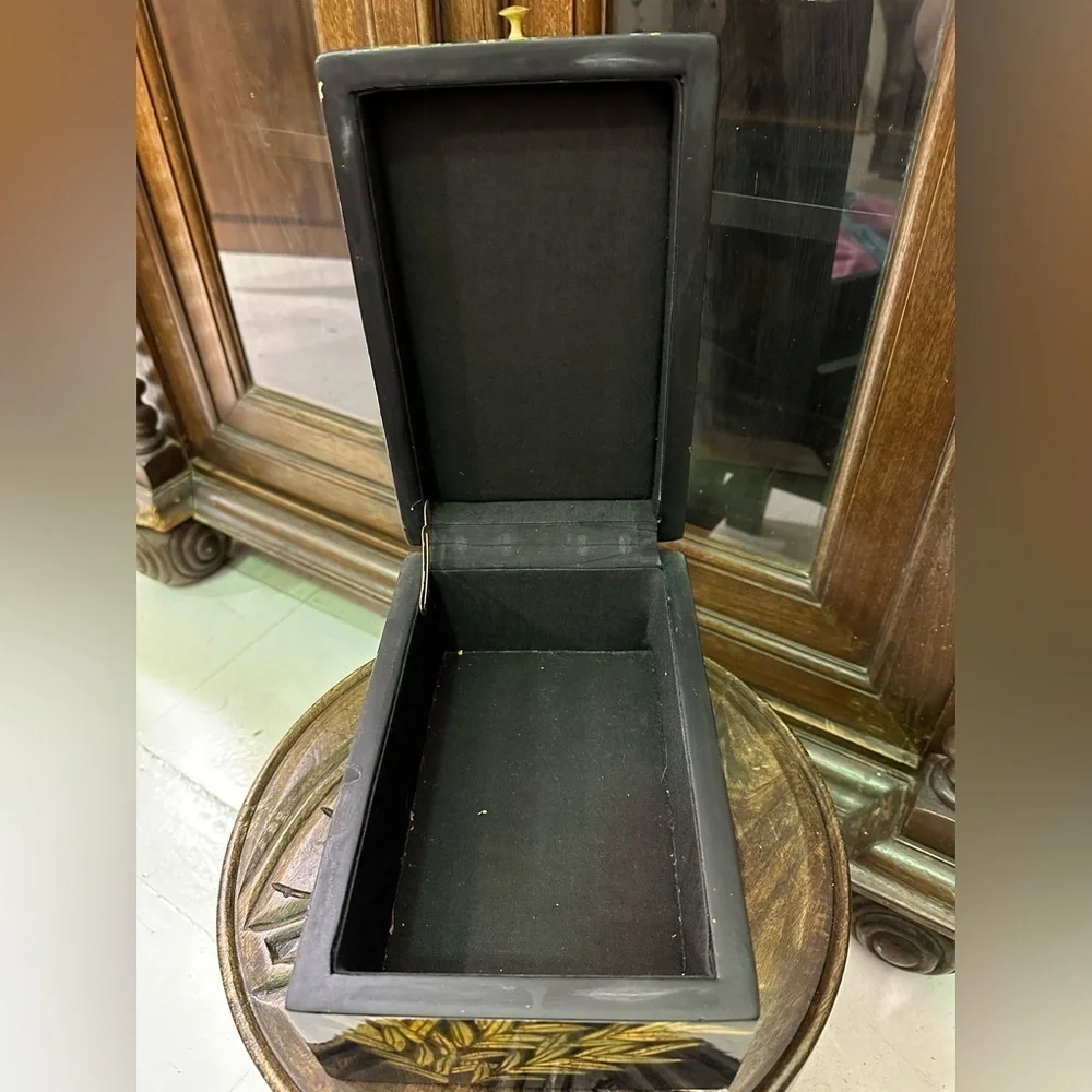 Vintage Egyptian Lady Lacquered Enamel Jewelry Box Hinged Art Deco Nuevo Gold